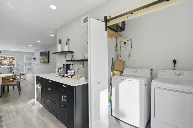 Building Photo - 1590 NW 38th St