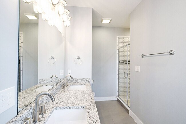 Building Photo - Pet-Friendly Belmont Home With Fenced Yard