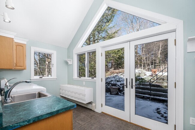 Building Photo - 445 Glen Rd