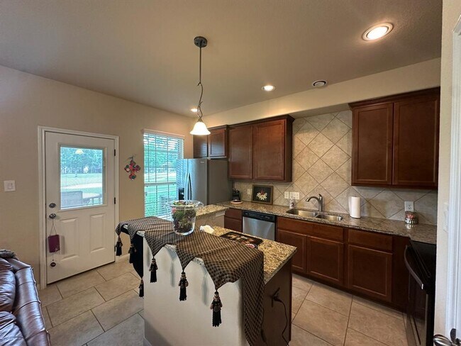 Building Photo - 16020 Fountainview Dr
