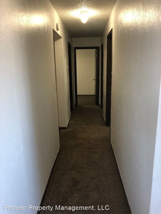 Building Photo - 131 E Bismarck Expy