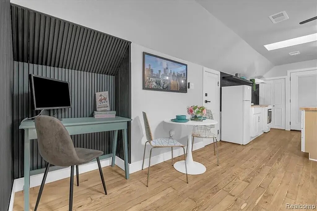 Building Photo - 1502 Virginia Park St