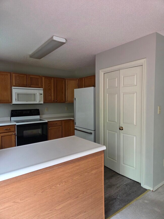 Kitchen - 2120 S Azalea Ln