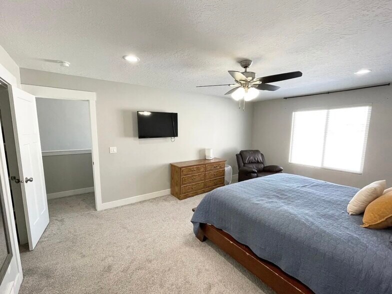 Building Photo - 1999 E Abbey Way