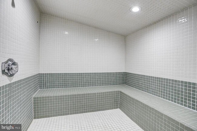 Building Photo - 1111 Arlington Blvd