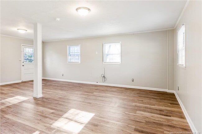 Building Photo - 1089 Essex Pl