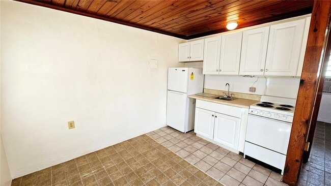 Building Photo - 19 N Mango St