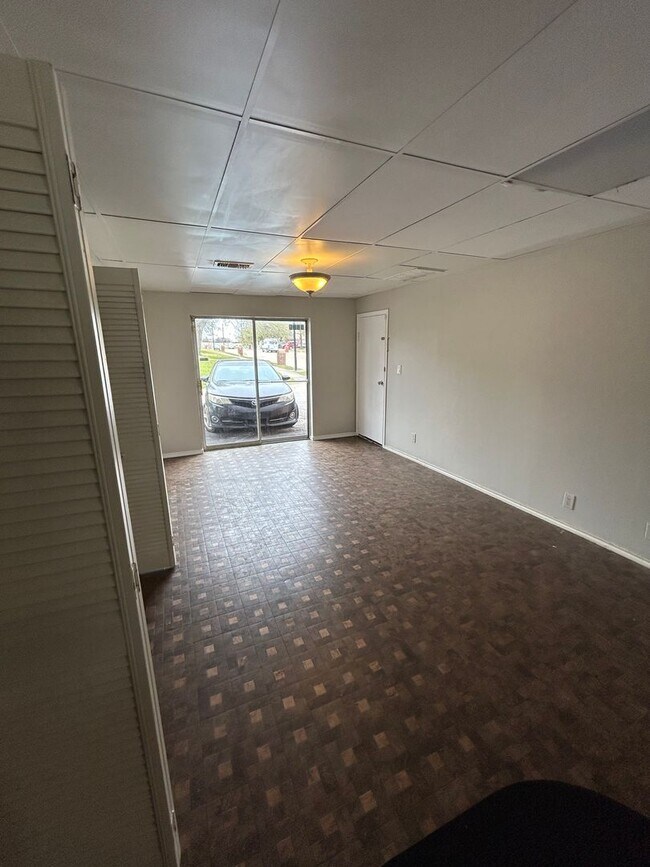 Building Photo - Experience the ultimate comfort of living ...
