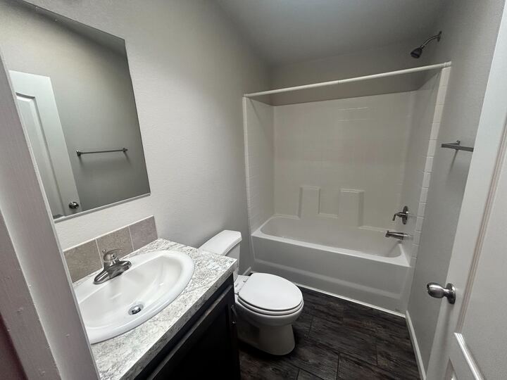 Building Photo - 530 S Alma School Rd