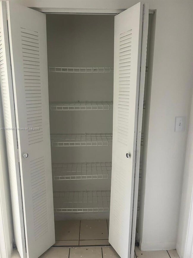 Building Photo - 686 NW 114th Ave