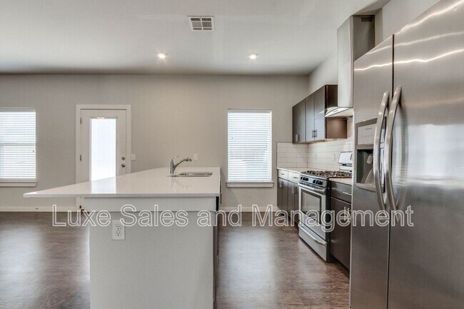 Building Photo - 17604 Sunny Hollow Rd