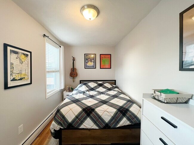 Building Photo - 126 Everett St