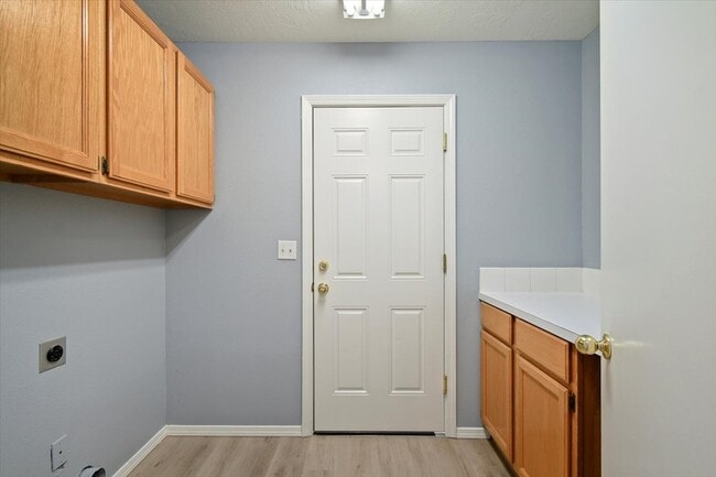 Building Photo - 636 W Richmond Ln