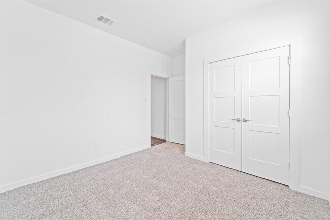 Building Photo - 1689 Daylight Lk Dr