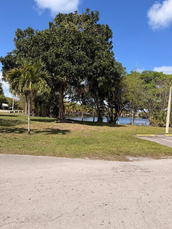 Building Photo - 7101 SW 113th Ct