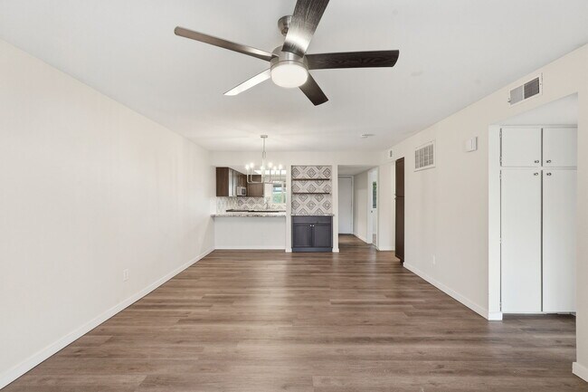 Building Photo - 10828 N Biltmore Dr