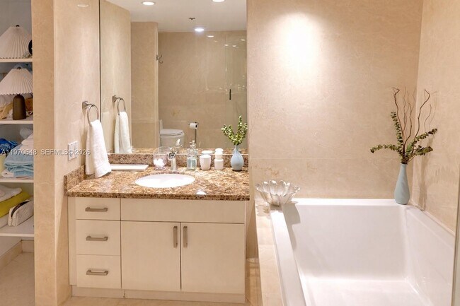 Building Photo - 1717 N Bayshore Dr