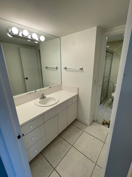 Building Photo - 2160 SW 16th Ave