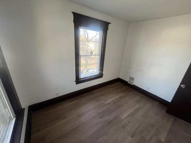 Building Photo - 213 Flint St