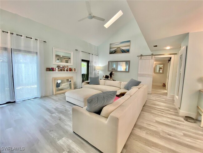 Building Photo - 871 Meadowland Dr