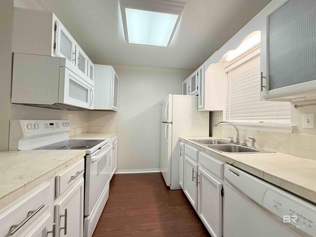 Building Photo - 36 Summer Oaks Dr