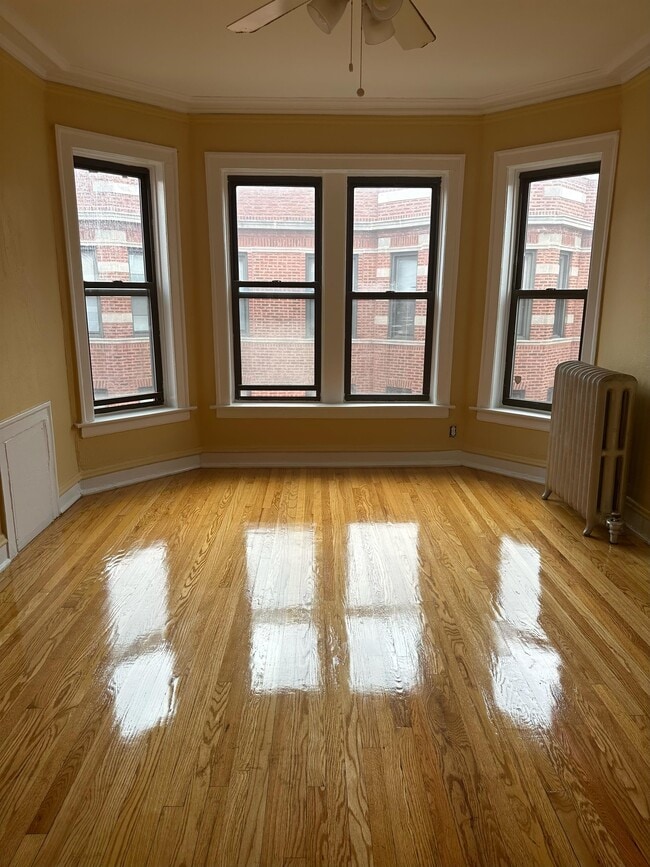 Building Photo - 6851 S Crandon Ave