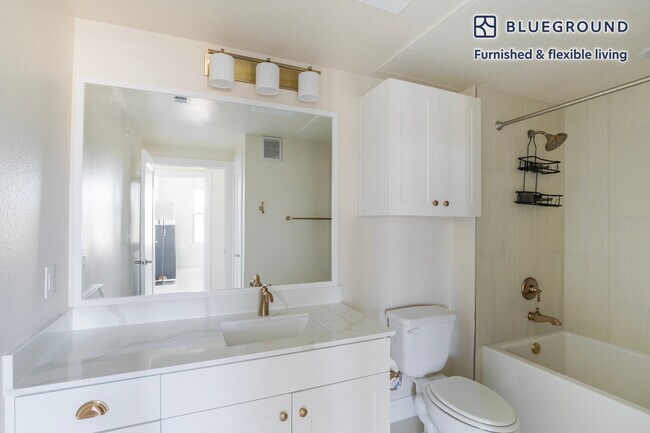 Building Photo - 1501 W Howard Ln