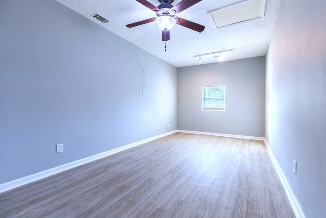 Building Photo - 203 Monroe Ave