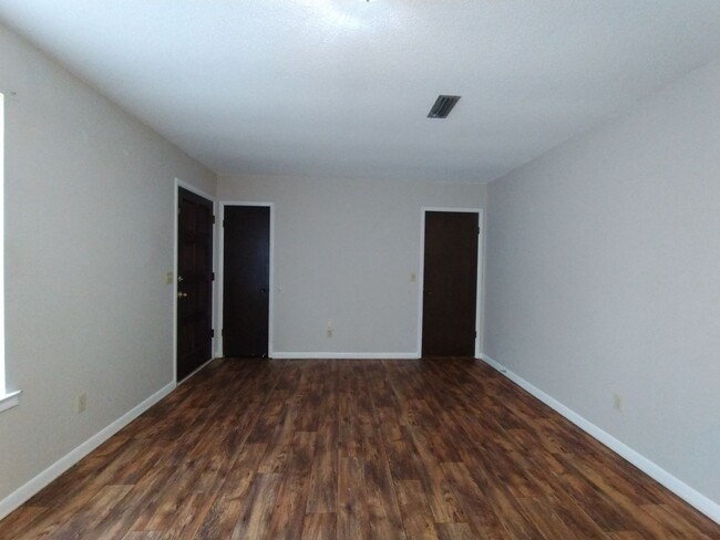 Building Photo - Deerfield Park!