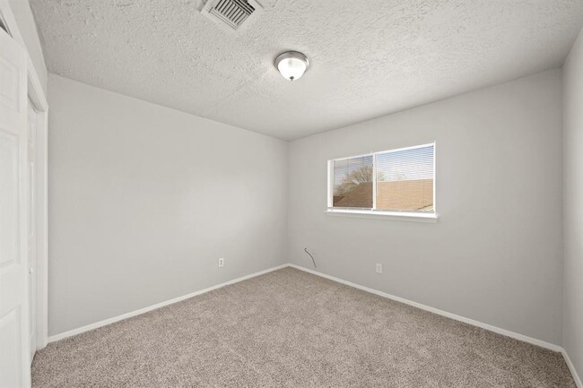 Building Photo - 15719 Baybriar Dr