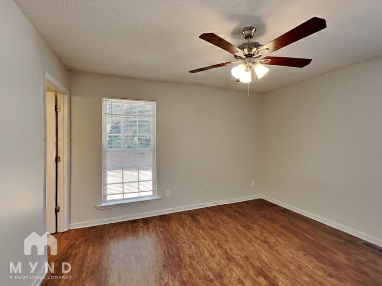 Building Photo - 1518 Lantern Pl