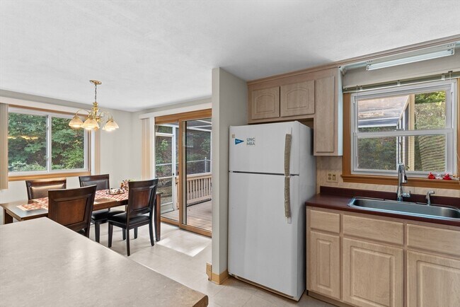 Building Photo - 27 Ridge Hill Ave