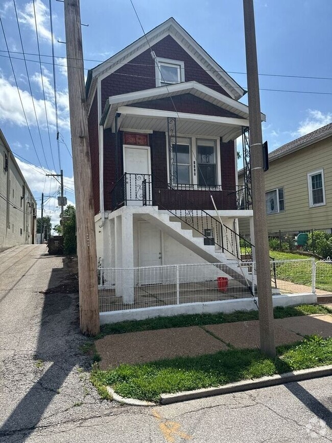 Building Photo - Beautifully renovated with mother in law s...