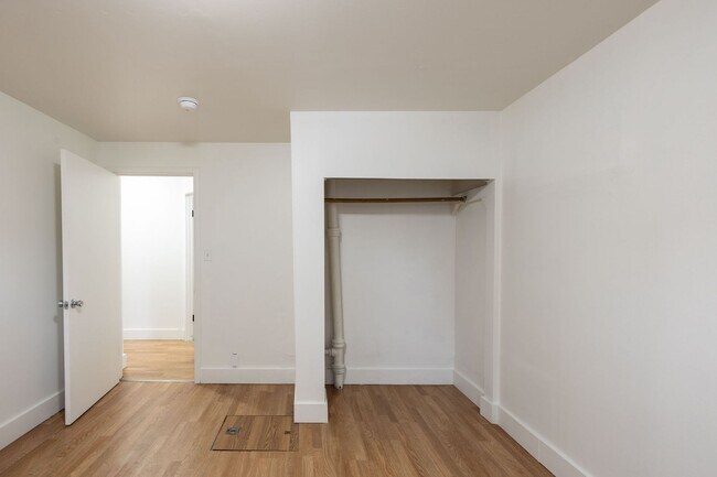 Building Photo - 330 N 1st E