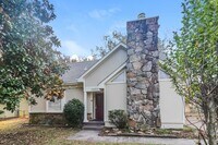 Building Photo - 3453 Cloudland Dr