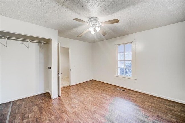 Building Photo - 1290 Reavis Mountain Rd