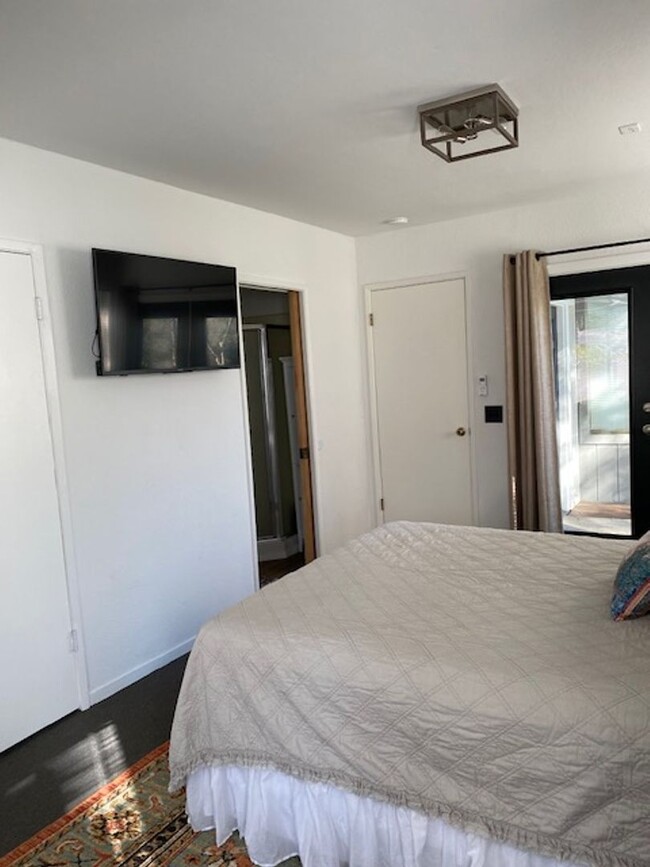 Building Photo - Fully Furnished Studio across from the Lak...