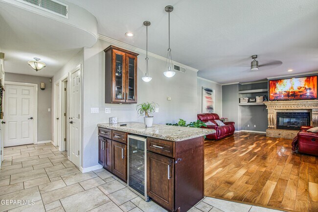 Building Photo - 6561 Isla Del Rey Dr