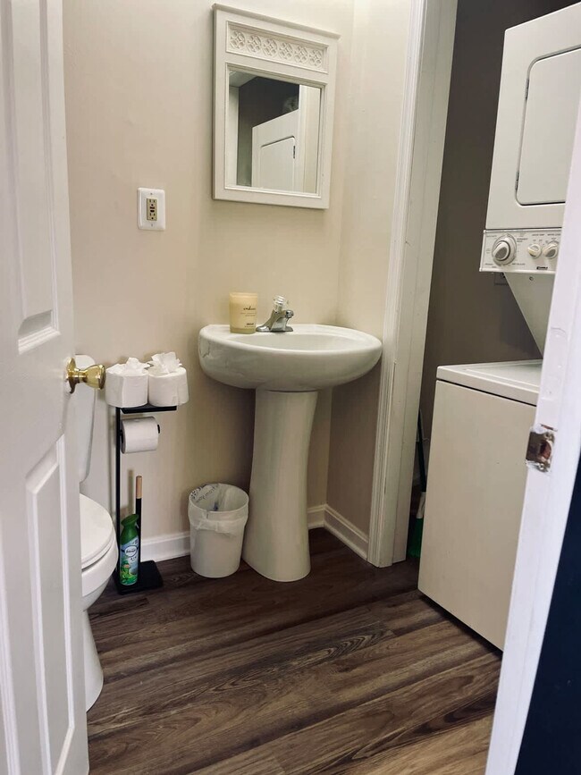 Building Photo - 14380 Calvert St