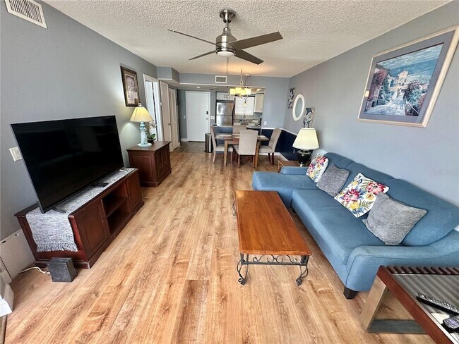 Building Photo - 6009 Sea Ranch Dr