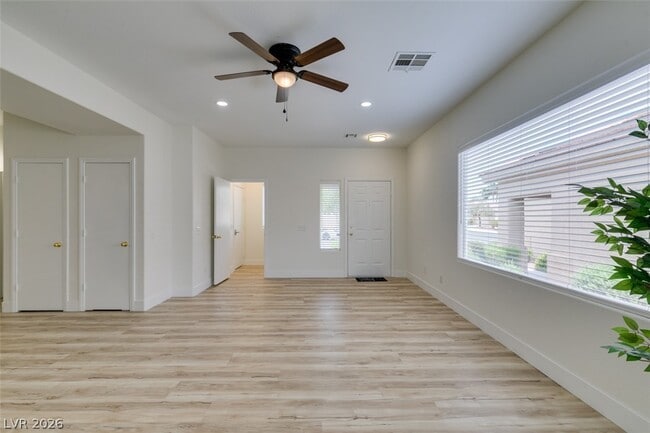 Building Photo - 10959 Pumpkin Ridge Ave