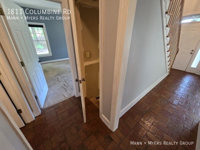 Building Photo - 1811 Columbine Rd