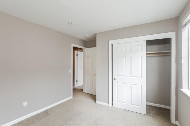 Building Photo - 572 Blackwood Terrace