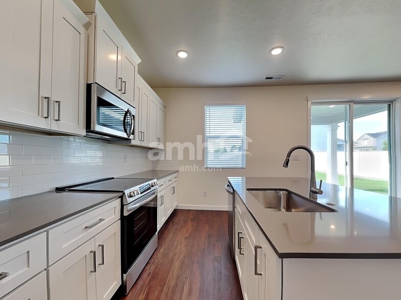Building Photo - 9364 W Shumard St