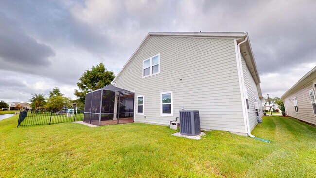 Building Photo - "Spacious 5-Bedroom Retreat in Jacksonville - 2,623 Sq Ft of Comfort!"