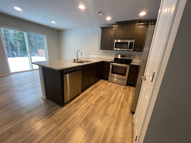 Building Photo - Gorgeous 4 Bed 3 Bath Home Built in 2019!