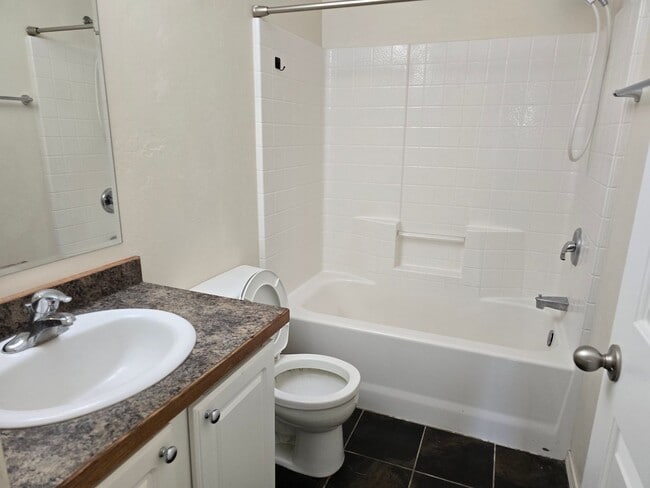 Building Photo - For Rent: 3 Bed, 2 Bath Home in Magic Vall...