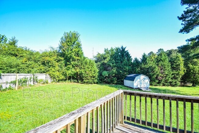 Building Photo - 214 Cross Creek Dr