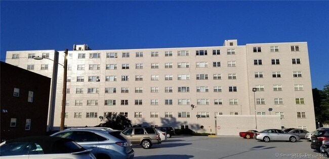 Building Photo - 893 Farmington Ave