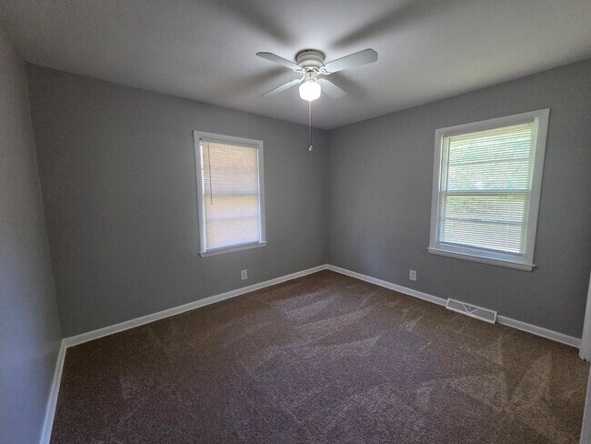 Building Photo - 1728 Shenandoah Dr